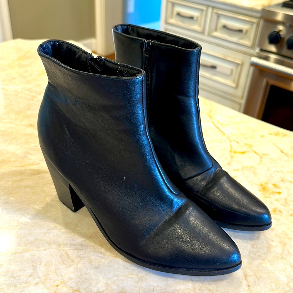Black Chase & Chloe ankle boots